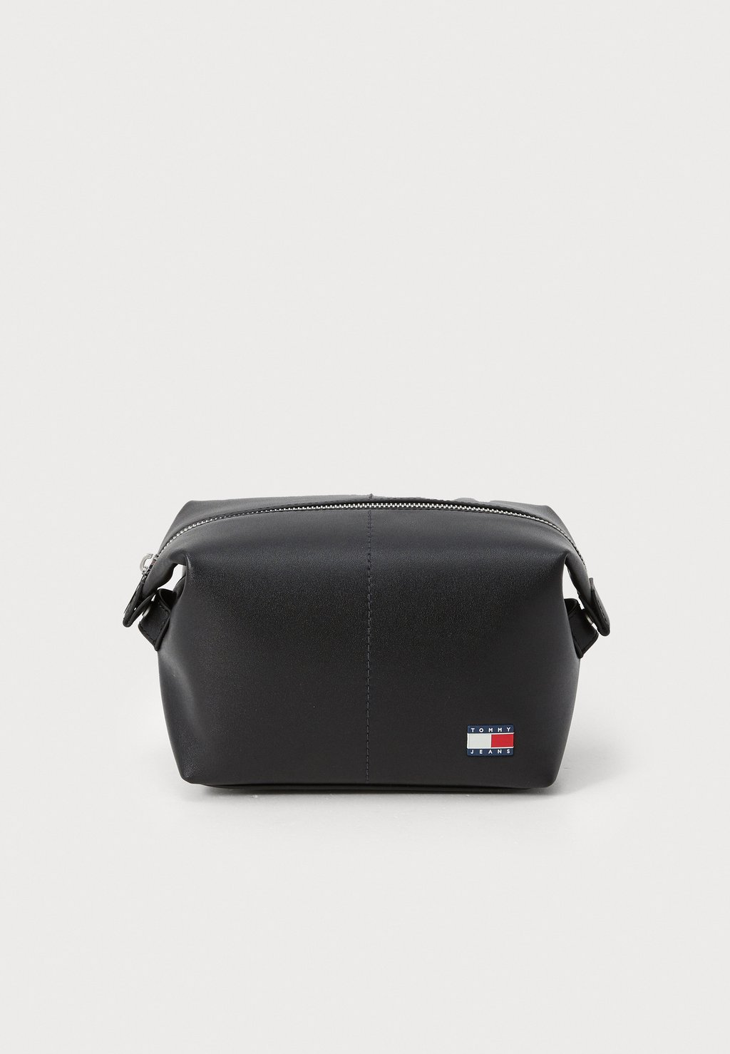 Косметичка HERITAGE WASHBAG Tommy Jeans, черный
Косметичка HERITAGE WASHBAG Tommy Jeans, черный