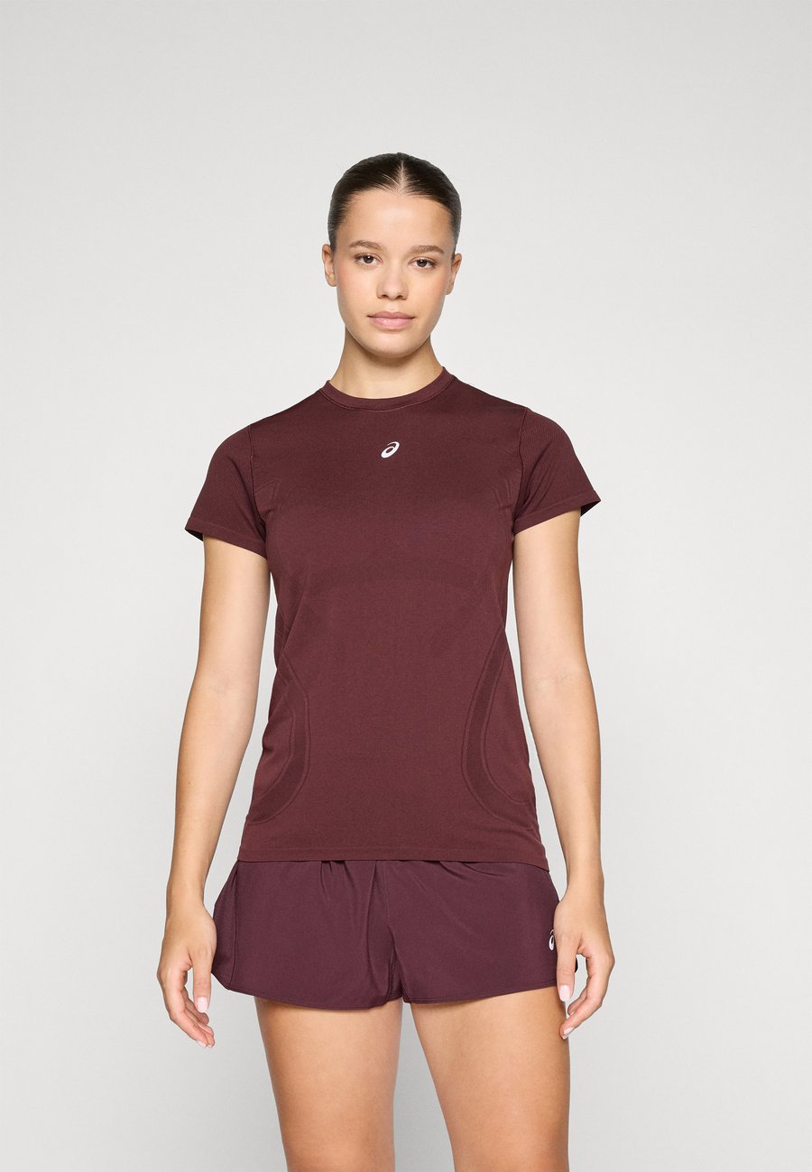 Футболка ASICS ROAD SEAMLESS TOP, Rubble Red/Bordeaux
Футболка ASICS ROAD SEAMLESS TOP, Rubble Red/Bordeaux
