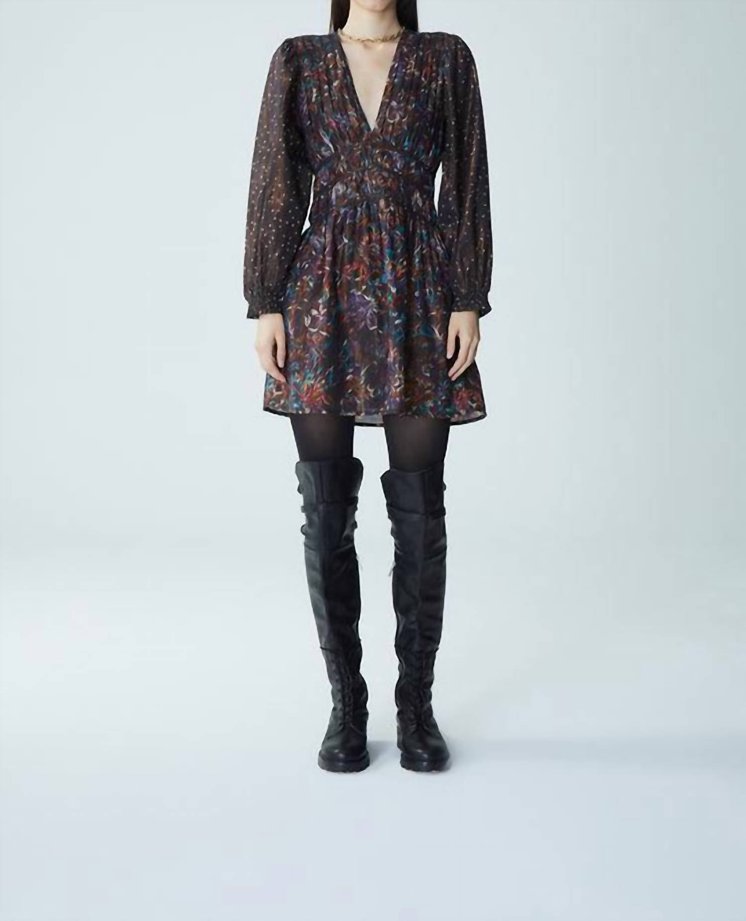 Короткое платье Jujuy Mac в цвете Black Dahlia Maria Cher
Короткое платье Jujuy Mac в цвете Black Dahlia Maria Cher