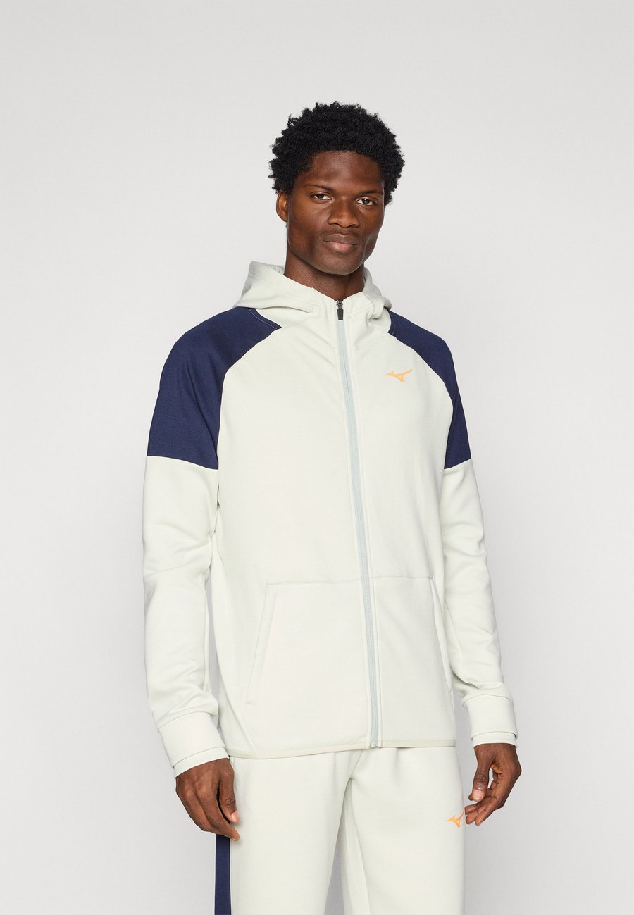 Толстовка Mizuno ATHLETICS JACKET, Mercury/Baritone Blue/Grey
Толстовка Mizuno ATHLETICS JACKET, Mercury/Baritone Blue/Grey