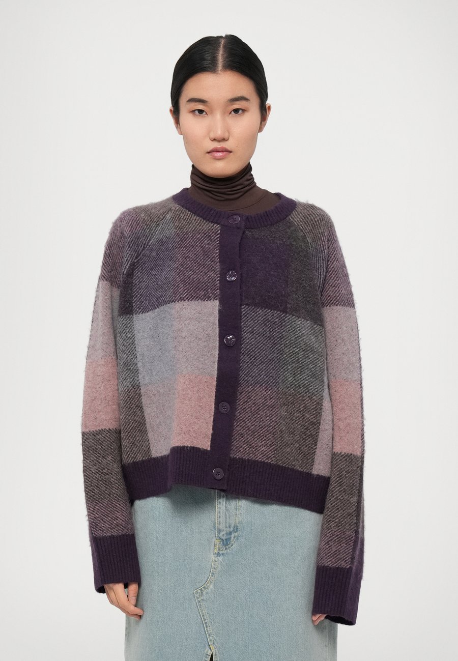 Кардиган Rodebjer NINA, Wine Tasting/Mauve
Кардиган Rodebjer NINA, Wine Tasting/Mauve