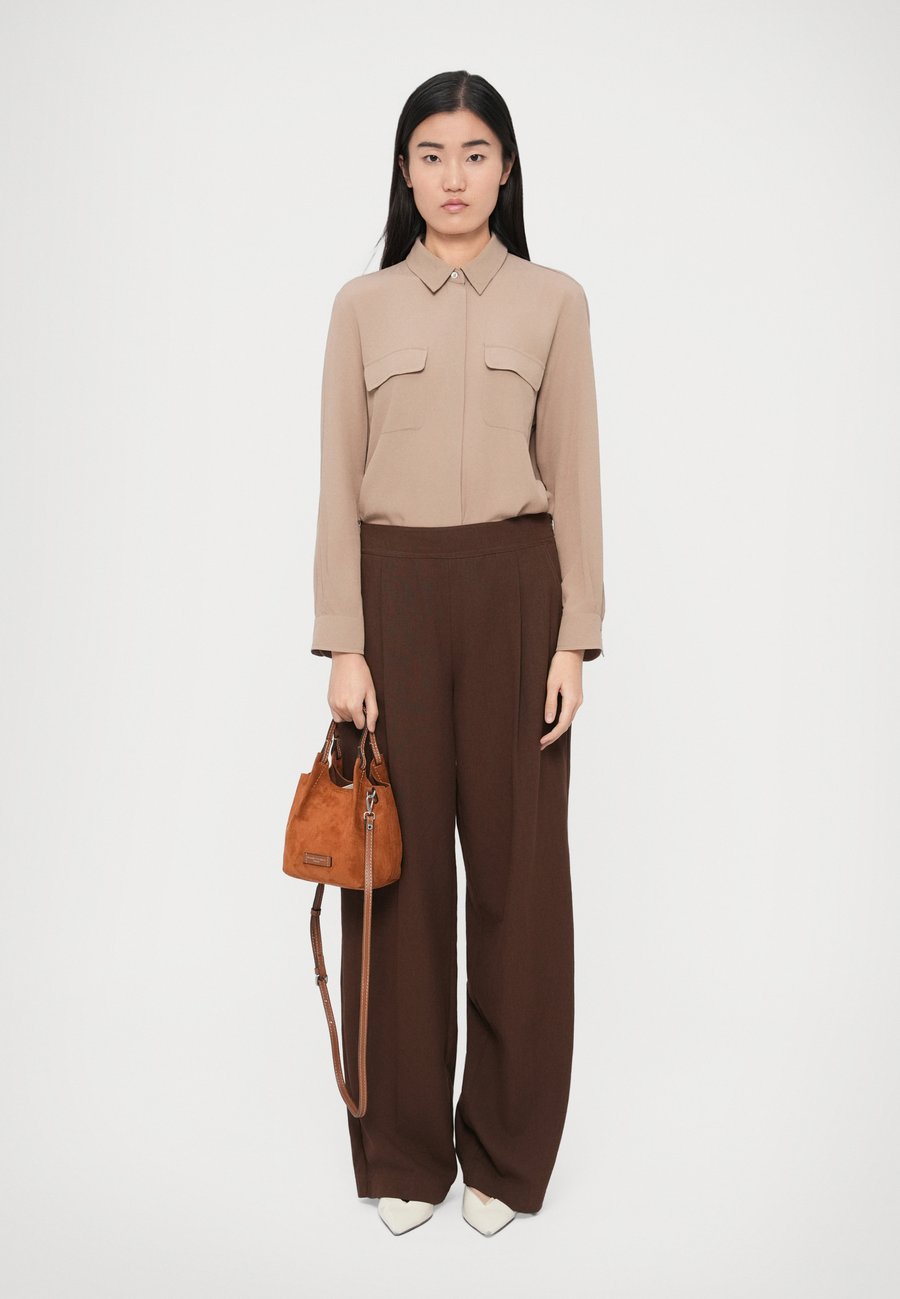 Сумка Gianni Chiarini DUA, Caramel/Cognac
Сумка Gianni Chiarini DUA, Caramel/Cognac