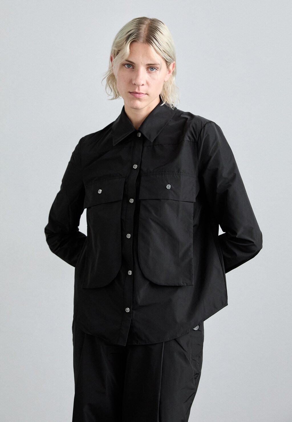 Рубашка-блузка SARAH LIQUID TAFFETA Stine Goya, черный
Рубашка-блузка SARAH LIQUID TAFFETA Stine Goya, черный