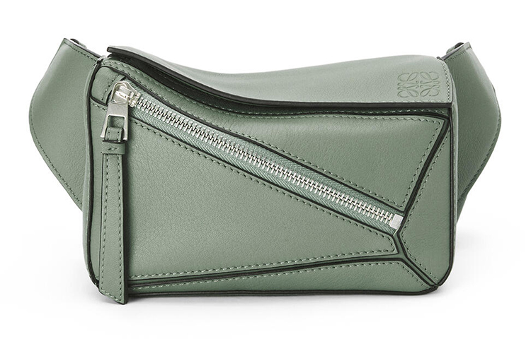 LOEWE Мини-поясная сумка-кошелек
LOEWE Мини-поясная сумка-кошелек