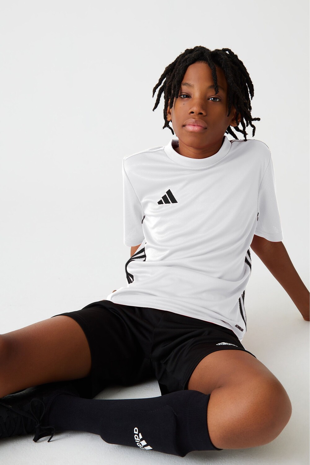 Таблица 23 Детская футболка adidas, белый
Таблица 23 Детская футболка adidas, белый