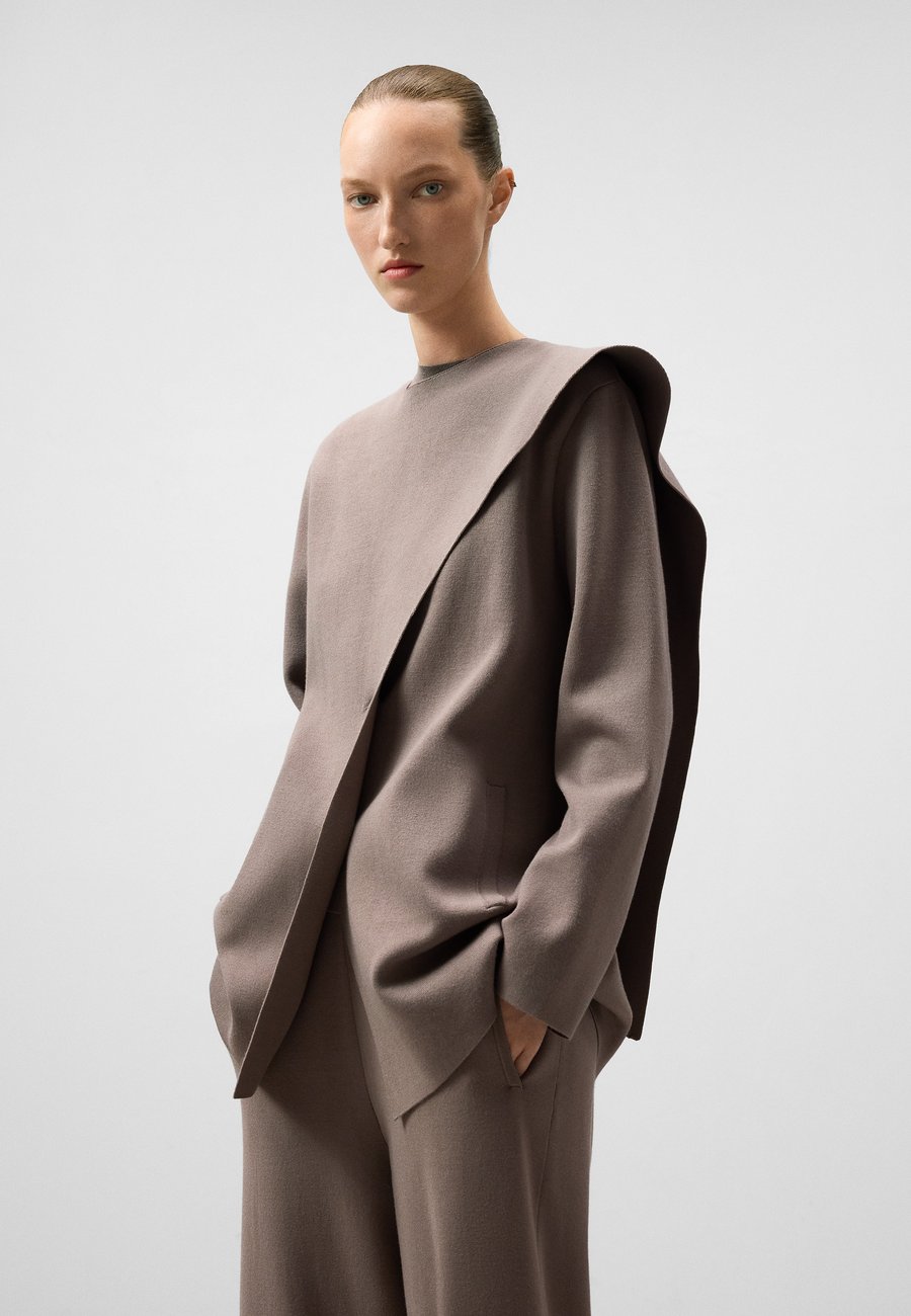 Кардиган ADOLFO DOMINGUEZ Cardigan, Taupe
Кардиган ADOLFO DOMINGUEZ Cardigan, Taupe