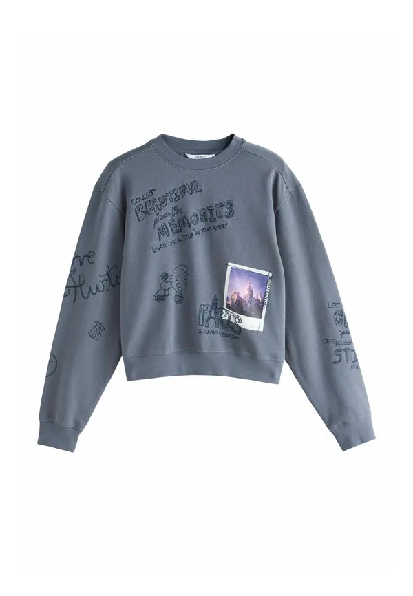 Свитшот с круглым вырезом и графическим рисунком в стиле полароид, стандартного кроя. Next, Navy, Синий, Свитшот с круглым вырезом и графическим рисунком в стиле полароид, стандартного кроя. Next, Navy
Свитшот с круглым вырезом и графическим рисунком в стиле полароид, стандартного кроя. Next, Navy, Синий, Свитшот с круглым вырезом и графическим рисунком в стиле полароид, стандартного кроя. Next, Navy