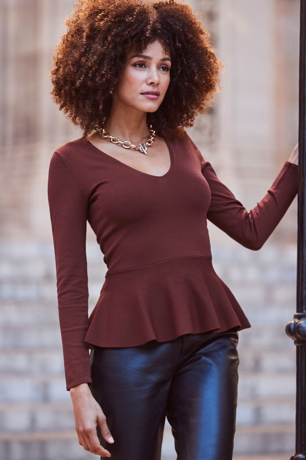 Вязаный топ с баской Sosandar, красный
Вязаный топ с баской Sosandar, красный