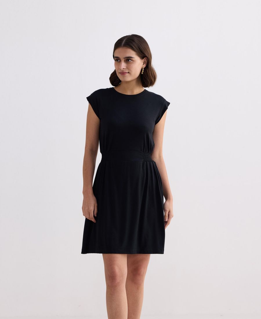 Женское короткое платье с присборенными боковыми деталями, черное Reistor, Black
Женское короткое платье с присборенными боковыми деталями, черное Reistor, Black