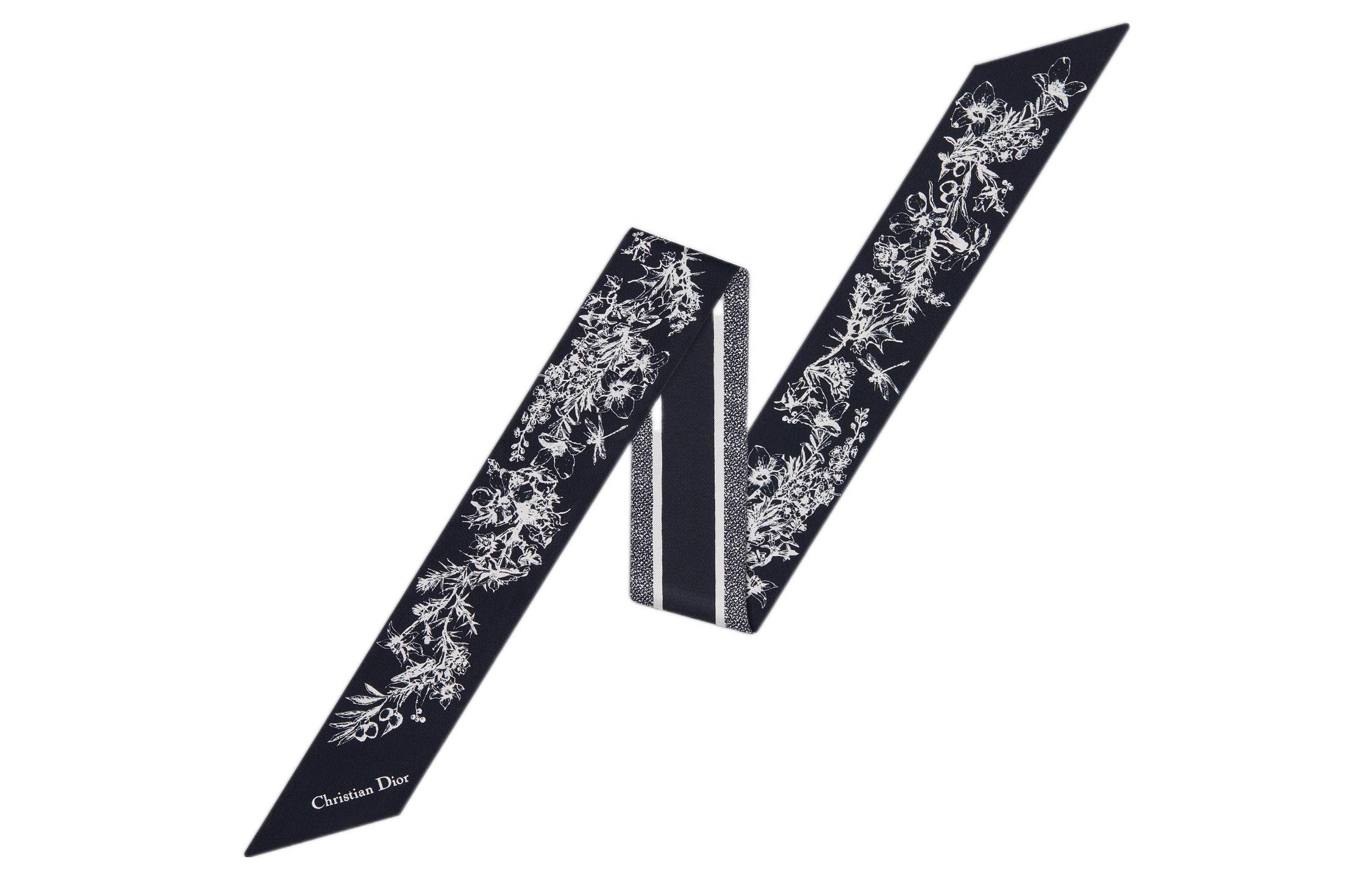 Шёлковый платок DIOR для женщин синий/слоновая кость
Шёлковый платок DIOR для женщин синий/слоновая кость