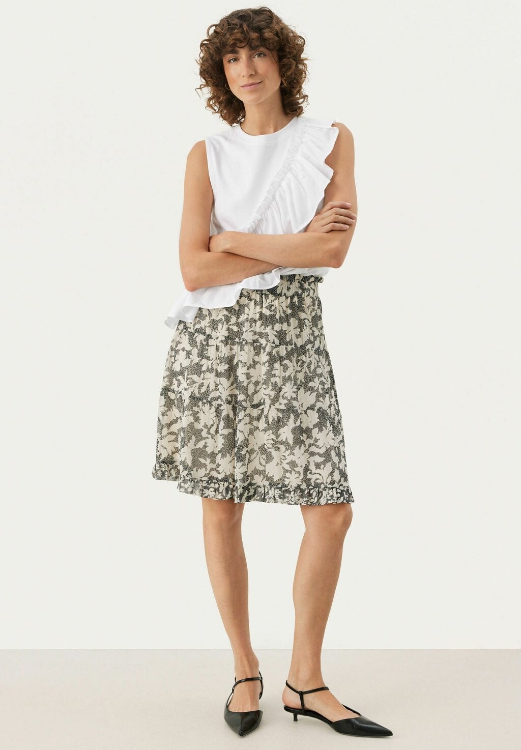 Топ JULIEVE Part Two, белый
Топ JULIEVE Part Two, белый