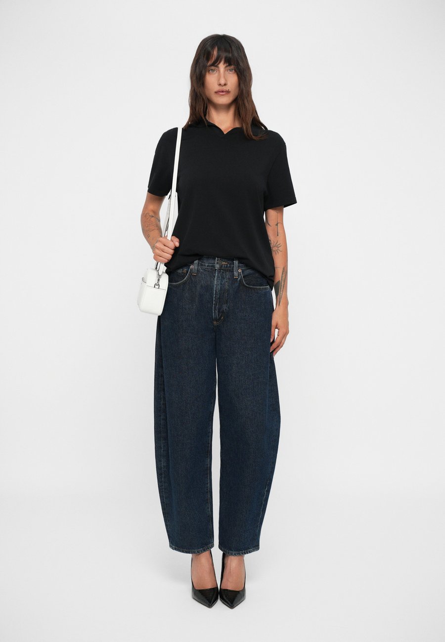 Сумка кросс-боди MICHAEL Michael Kors JET SET, Optic White/White
Сумка кросс-боди MICHAEL Michael Kors JET SET, Optic White/White