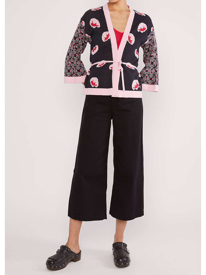 Кардиган Blutsgeschwister
Кардиган Blutsgeschwister