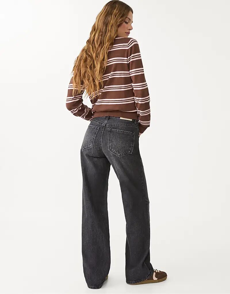 Джинсы Stradivarius Petite d92 прямого кроя с широкими штанинами, черного цвета с потертостями
Джинсы Stradivarius Petite d92 прямого кроя с широкими штанинами, черного цвета с потертостями