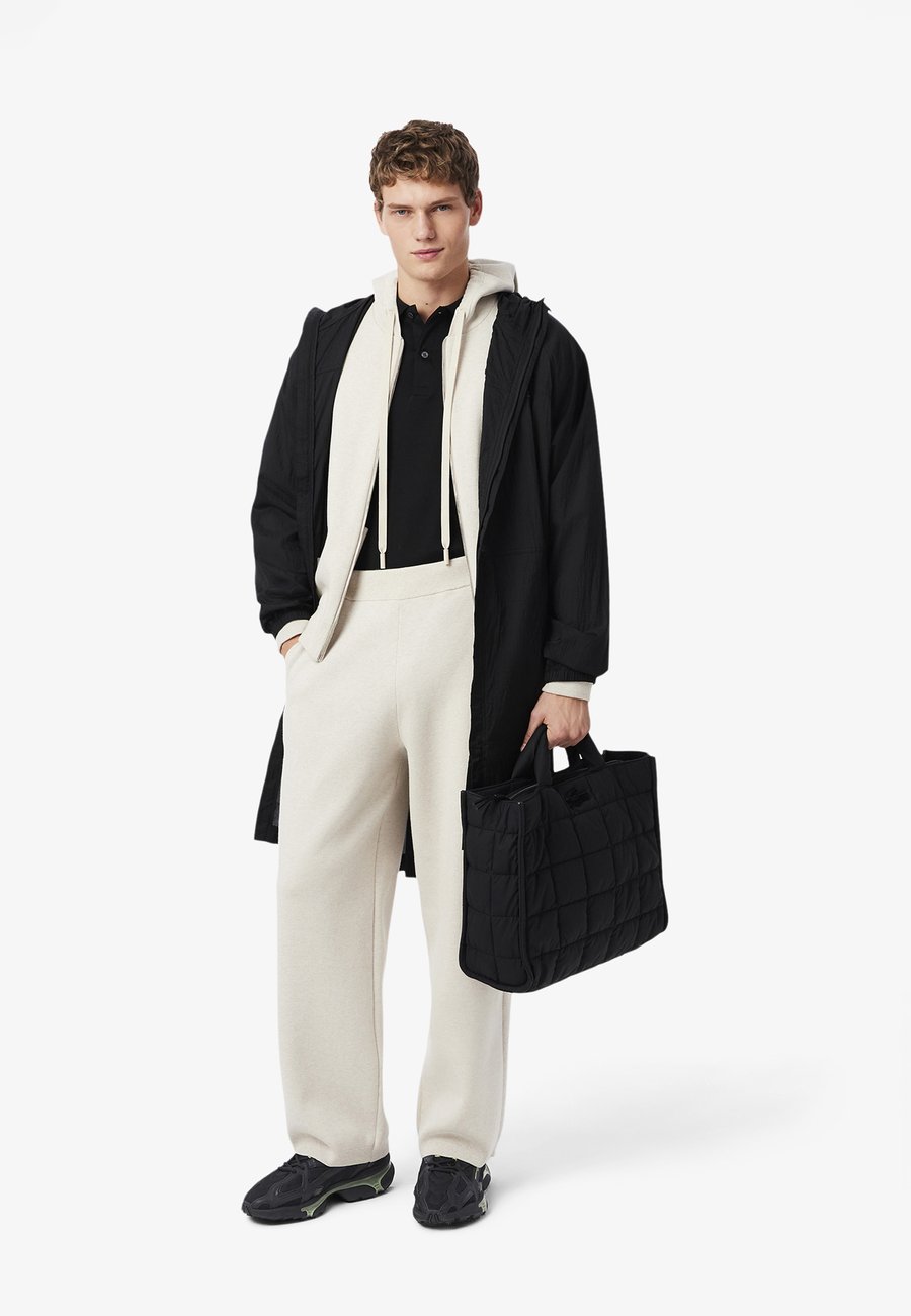 Кроссовки Lacoste L003 2K24 125 1 SMA, Noir Jaune Clair E/Mottled Anthracite
Кроссовки Lacoste L003 2K24 125 1 SMA, Noir Jaune Clair E/Mottled Anthracite