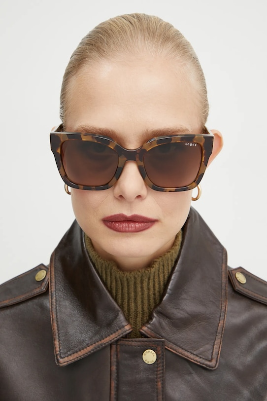 Солнцезащитные очки Vogue, коричневый
Солнцезащитные очки Vogue, коричневый