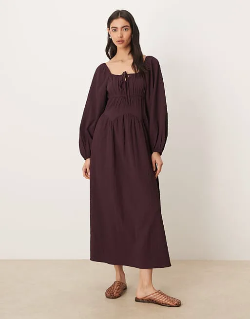 Платье миди с длинными рукавами Wednesday's Girl
Платье миди с длинными рукавами Wednesday's Girl