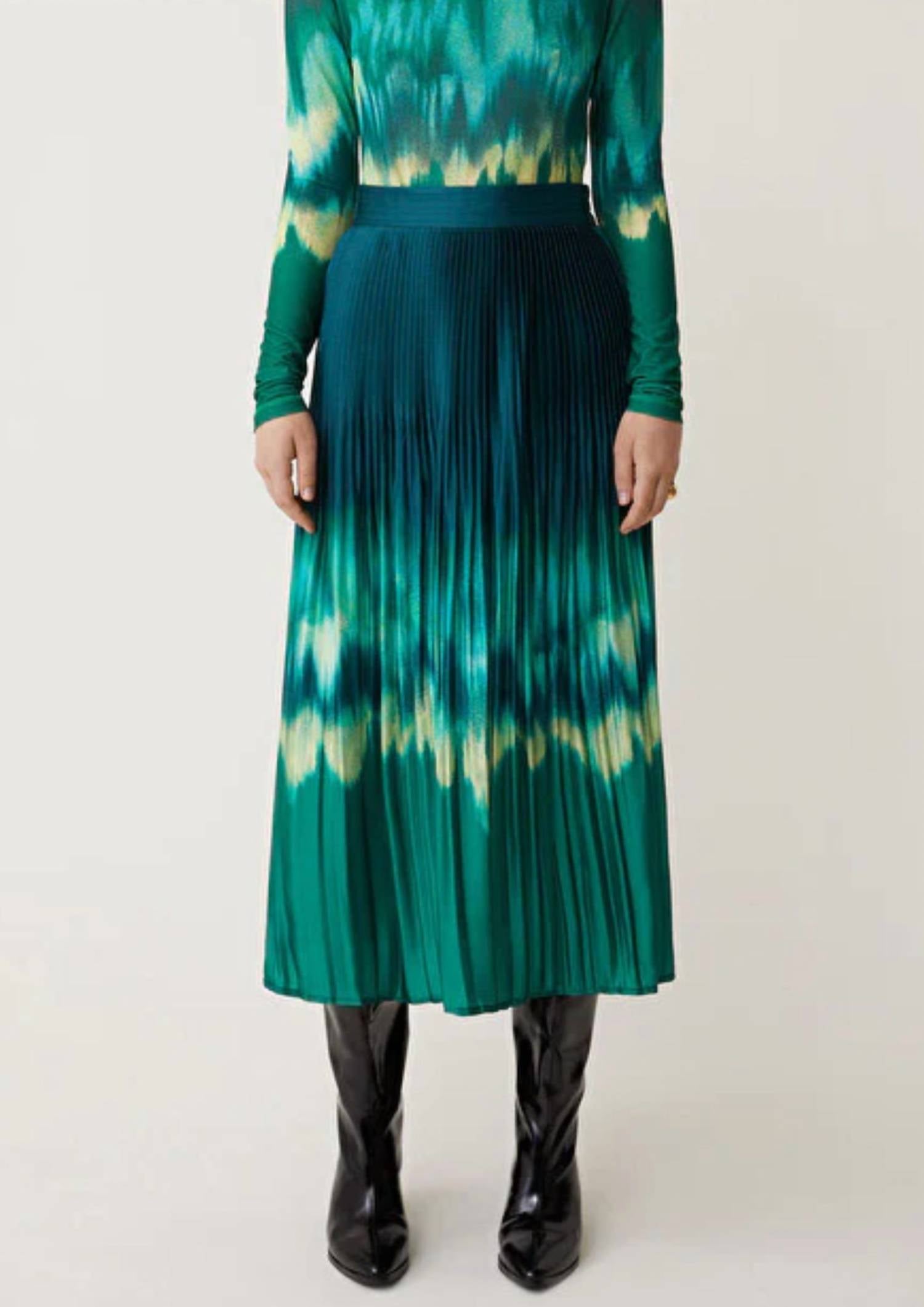 Фадо миди-юбка в зеленом Suncoo
Фадо миди-юбка в зеленом Suncoo