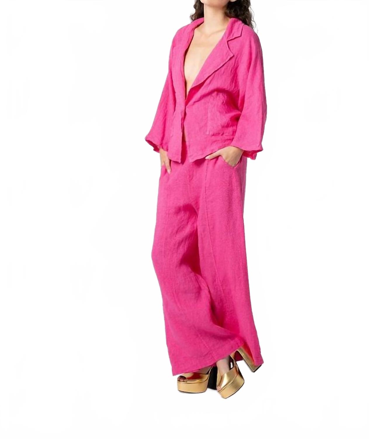 Хамптон укороченный блейзер в малиновом ASTRID
Хамптон укороченный блейзер в малиновом ASTRID