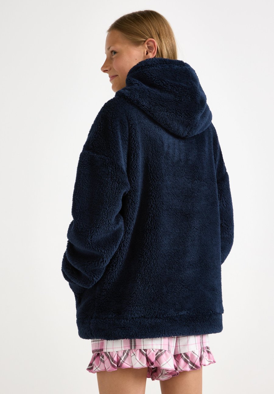 Джемпер Lindex WITH FRONT POCKET, Dark Navy/Dark Blue
Джемпер Lindex WITH FRONT POCKET, Dark Navy/Dark Blue