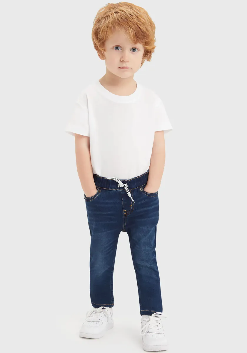 Детские джинсы Levi's без застежки "LVB SKINNY DOBBY PULL ON PANTS", для МАЛЬЧИКОВ Levi'S Kids, синий
Детские джинсы Levi's без застежки "LVB SKINNY DOBBY PULL ON PANTS", для МАЛЬЧИКОВ Levi'S Kids, синий