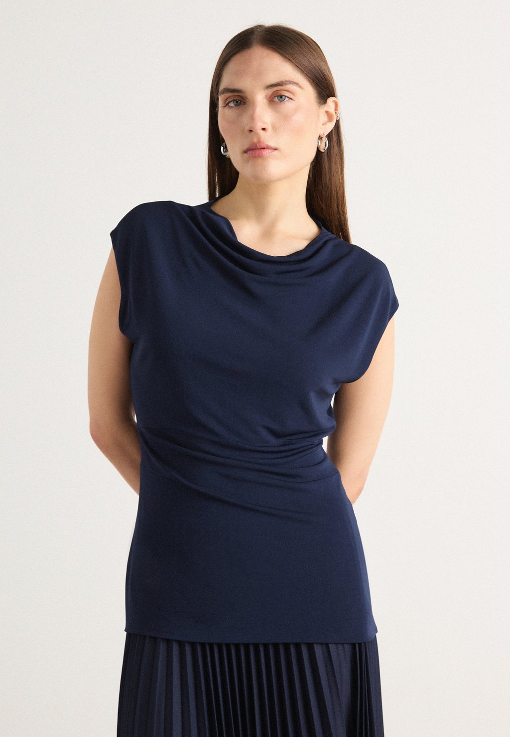 Футболка с принтом ELAMMA BOSS, темно-синий
Футболка с принтом ELAMMA BOSS, темно-синий