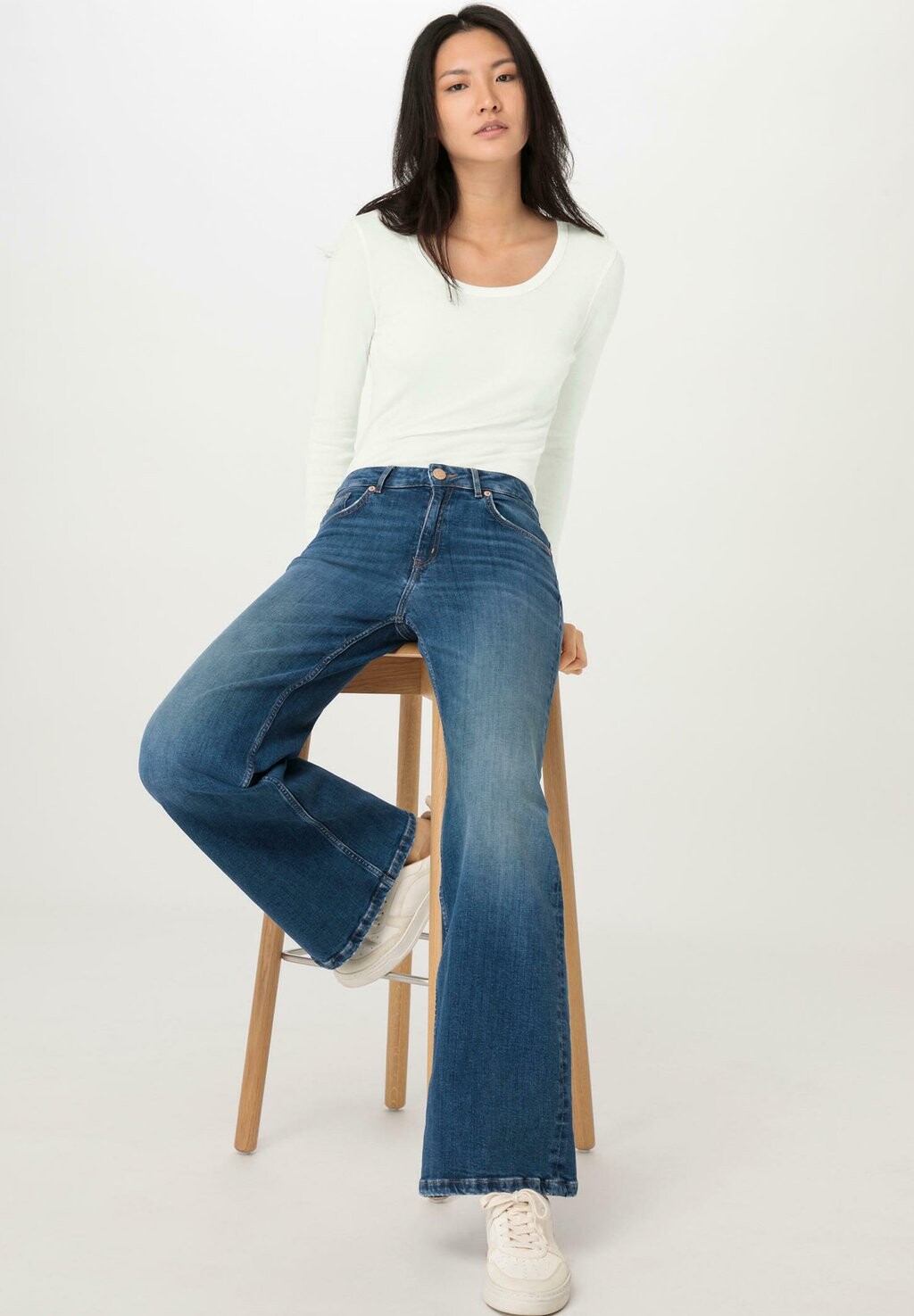 Расклешенные джинсы ALVA HIGH RISE WIDE LEG hessnatur, синий
Расклешенные джинсы ALVA HIGH RISE WIDE LEG hessnatur, синий
