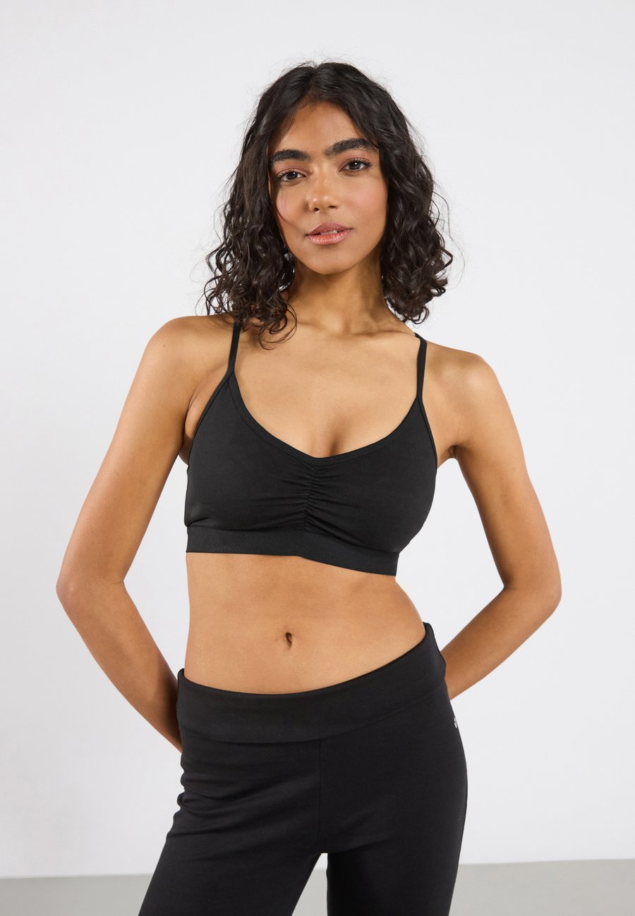 Бюстгальтер Even&Odd active LOW SUPPORT SPORTS BRA WITH FRONT RUCHING AND CROSS BACK, Black
Бюстгальтер Even&Odd active LOW SUPPORT SPORTS BRA WITH FRONT RUCHING AND CROSS BACK, Black