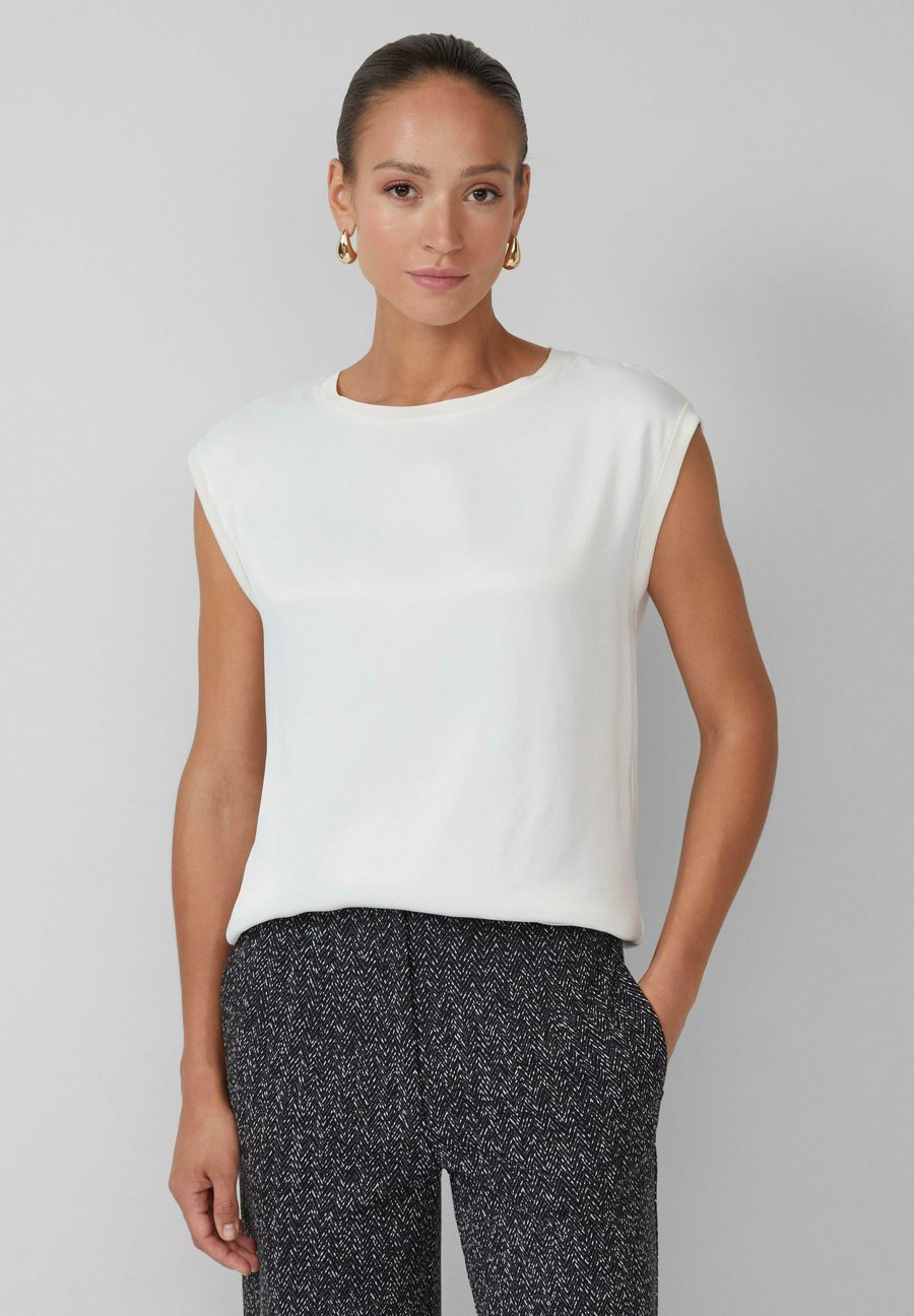 Блуза s.Oliver BLACK LABEL LÄSSIGE -MIT ÜBERSCHNITTENEN SCHULTERN, Ecru/White
Блуза s.Oliver BLACK LABEL LÄSSIGE -MIT ÜBERSCHNITTENEN SCHULTERN, Ecru/White