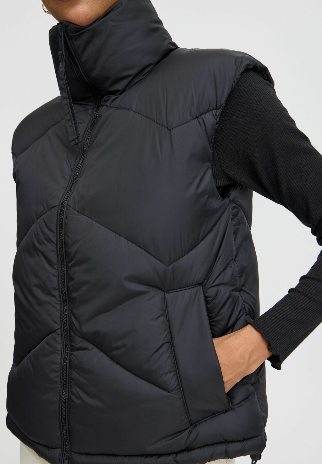 Жилет BYBOMINA b.young, черный
Жилет BYBOMINA b.young, черный