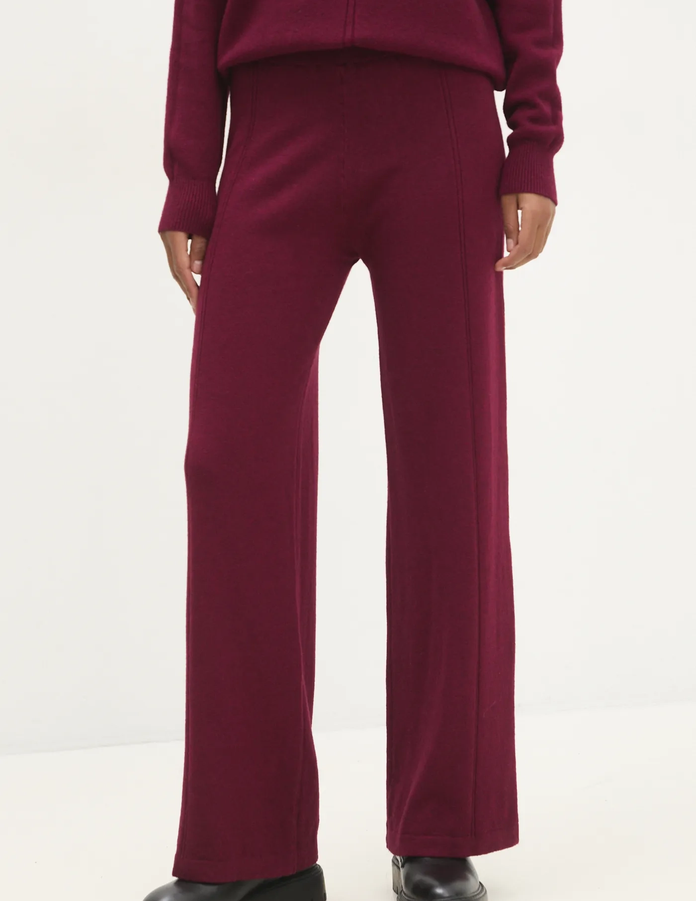 Брюки Answear Lab, гранатовый
Брюки Answear Lab, гранатовый