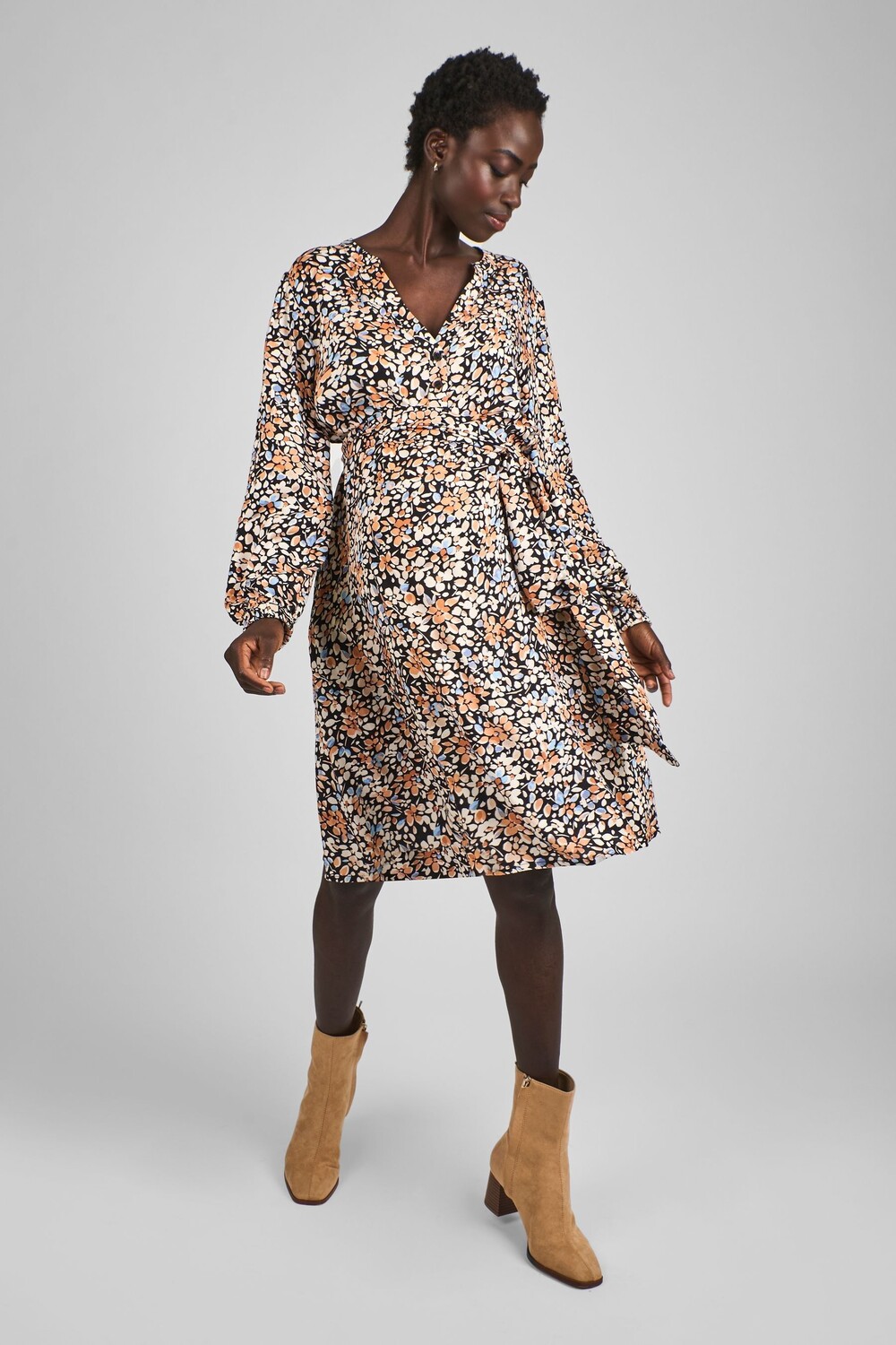 Платье мини для беременных с цветочным принтом и рукавами блузонами Jojo Maman Bébé, черный
Платье мини для беременных с цветочным принтом и рукавами блузонами Jojo Maman Bébé, черный