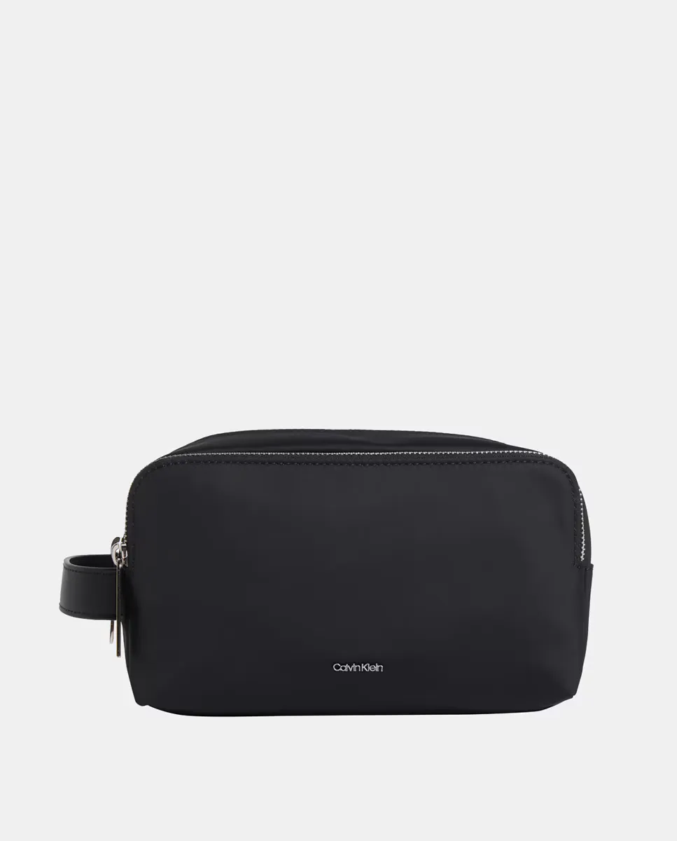 Мужская нейлоновая сумка для туалетных принадлежностей Calvin Klein с короткой ручкой, чёрный
Мужская нейлоновая сумка для туалетных принадлежностей Calvin Klein с короткой ручкой, чёрный