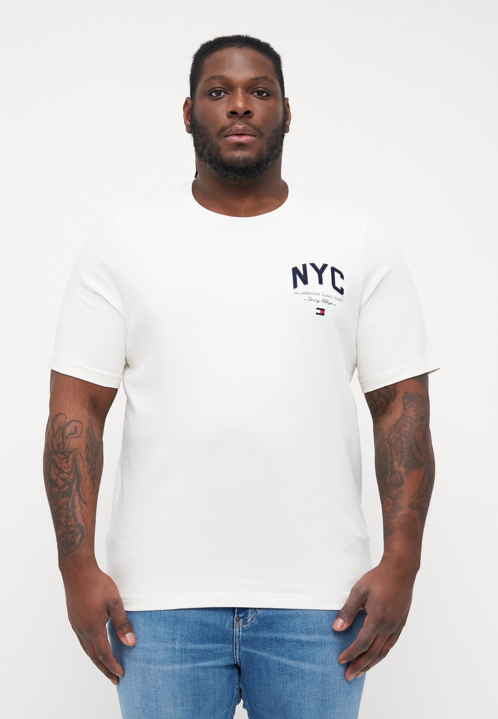 Футболка с принтом SCRIPT TEE Tommy Hilfiger, кремовый 
Футболка с принтом SCRIPT TEE Tommy Hilfiger, кремовый