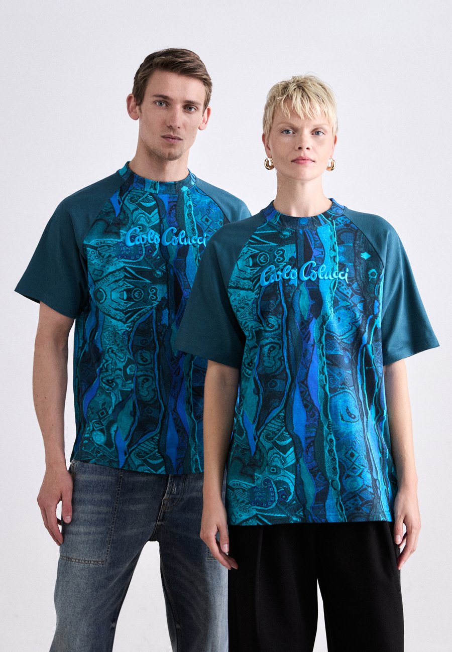 Футболка Carlo Colucci UNISEX, Turquoise/Teal, Синий, Футболка Carlo Colucci UNISEX, Turquoise/Teal
Футболка Carlo Colucci UNISEX, Turquoise/Teal, Синий, Футболка Carlo Colucci UNISEX, Turquoise/Teal