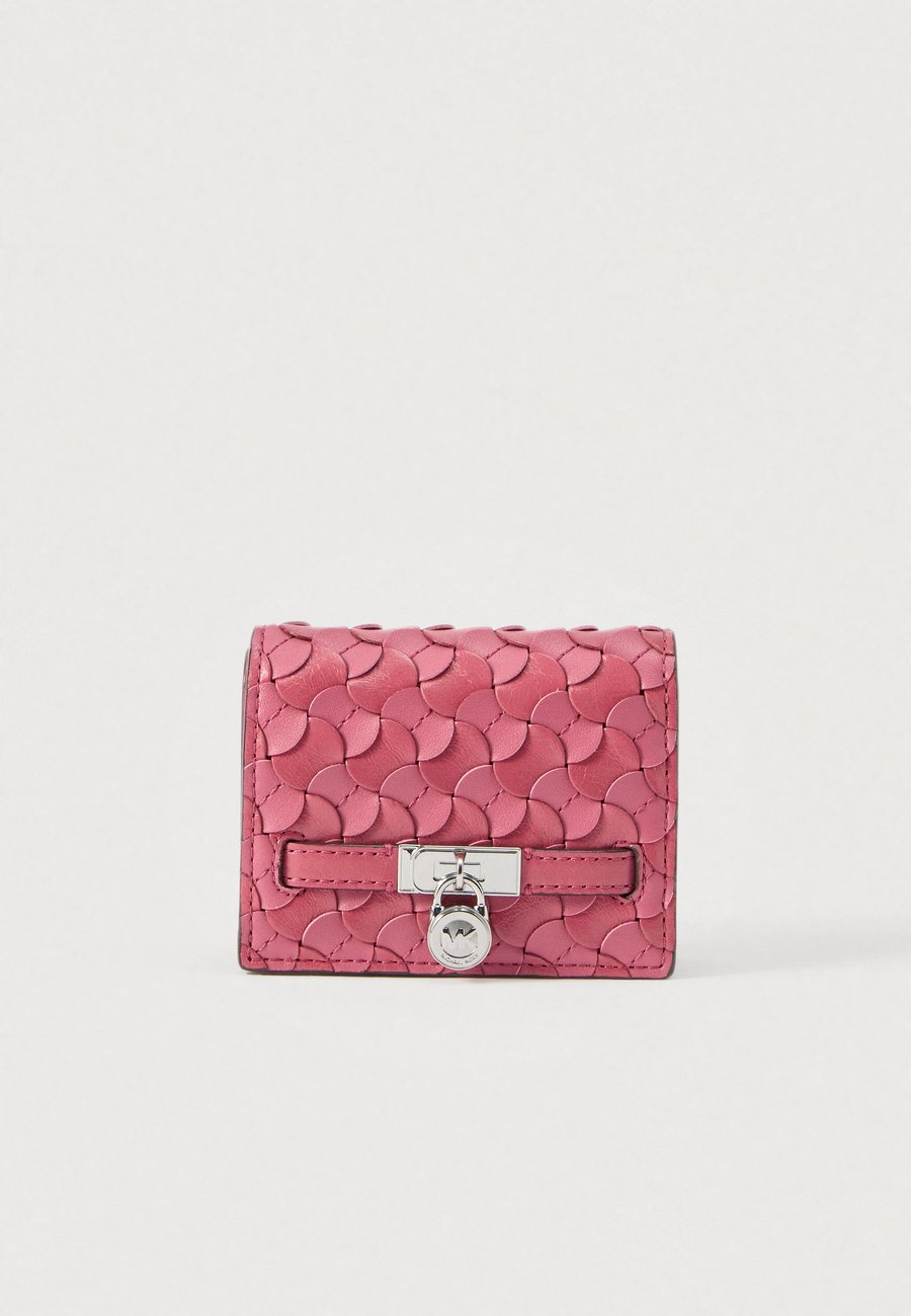 Кошелек MICHAEL Michael Kors HAMILTON MODERNE COMPACT WALLET, Rosewood/Light Pink
Кошелек MICHAEL Michael Kors HAMILTON MODERNE COMPACT WALLET, Rosewood/Light Pink