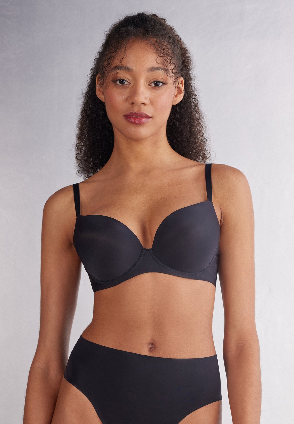 Бюстгальтер балконет IRINA Intimissimi, черный
Бюстгальтер балконет IRINA Intimissimi, черный