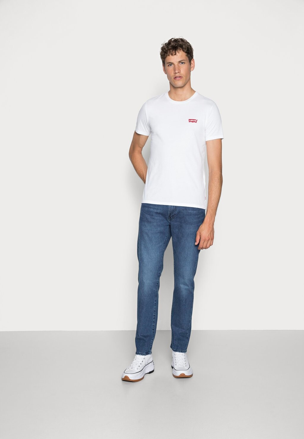 базовая футболка Crewneck Graphic 2 Pack Levi's, цвет white/mid tone grey heather 
базовая футболка Crewneck Graphic 2 Pack Levi's, цвет white/mid tone grey heather