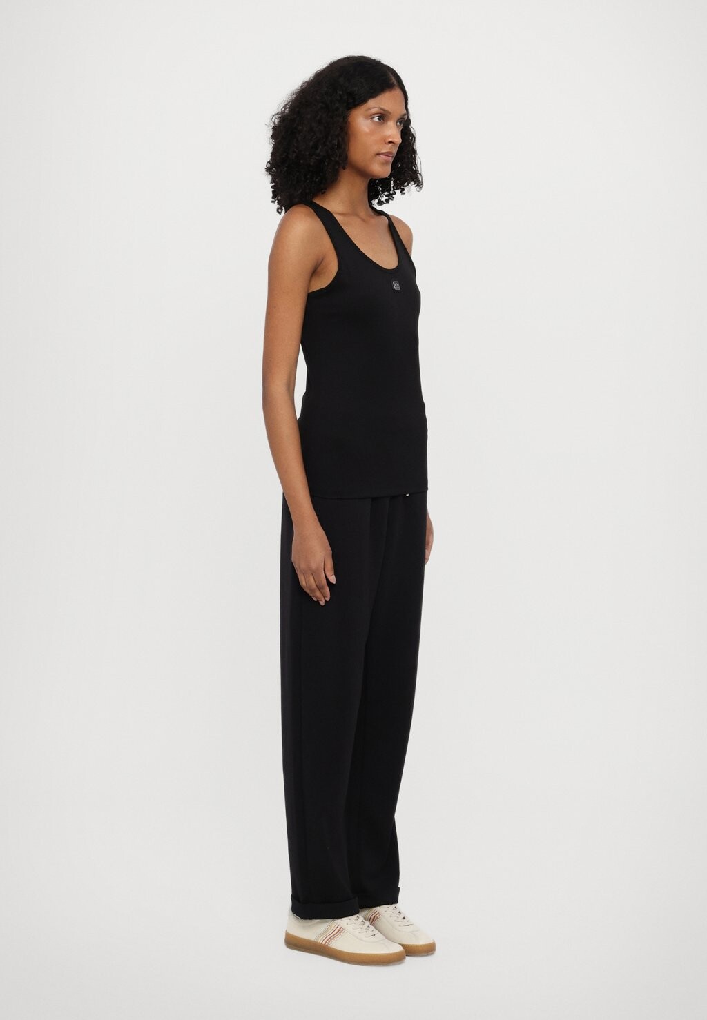 Топ Armani Exchange, черный
Топ Armani Exchange, черный