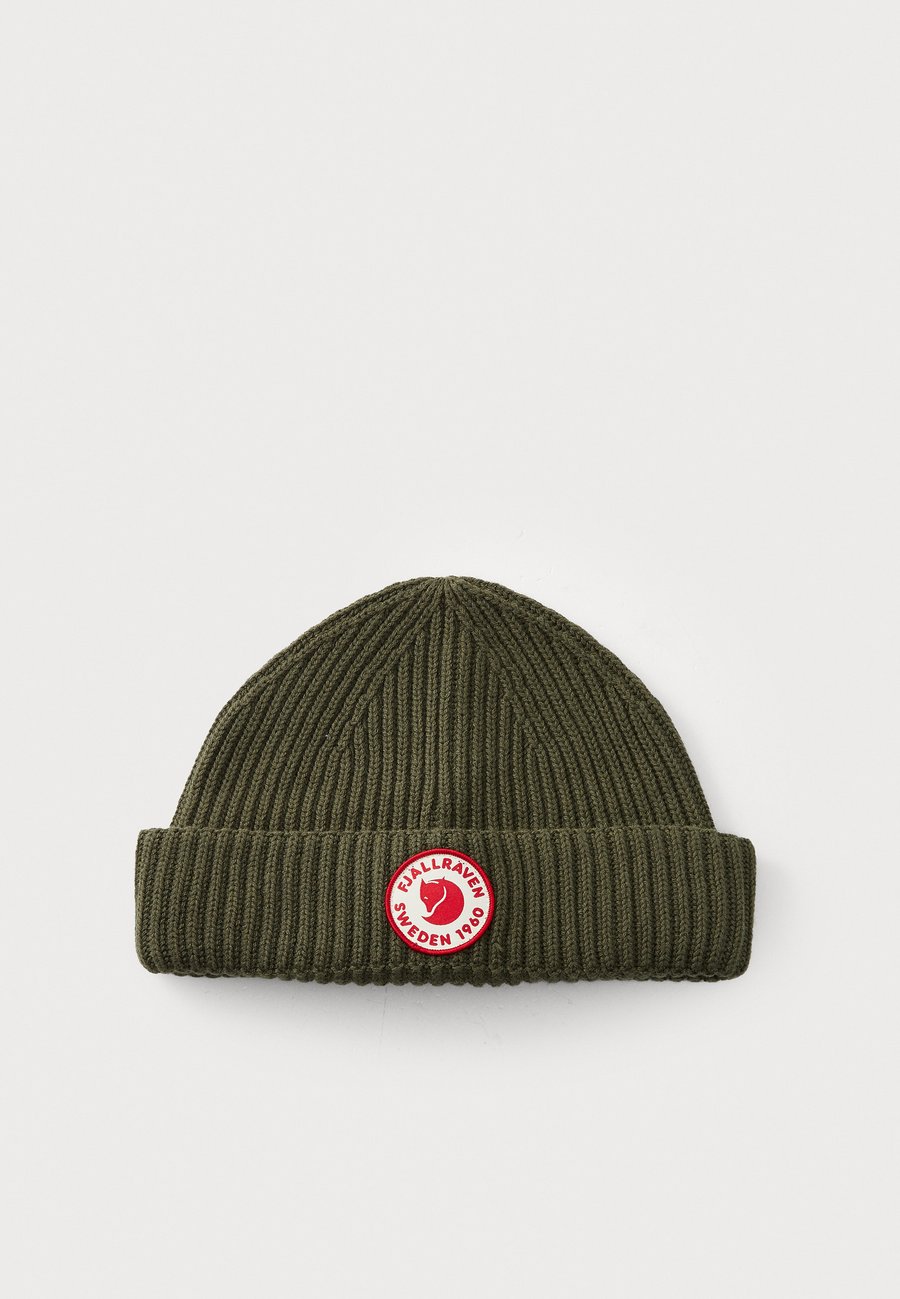 Шапка Fjällräven 1960 LITE LOGO HAT UNISEX, Deep Forest/Dark Green
Шапка Fjällräven 1960 LITE LOGO HAT UNISEX, Deep Forest/Dark Green