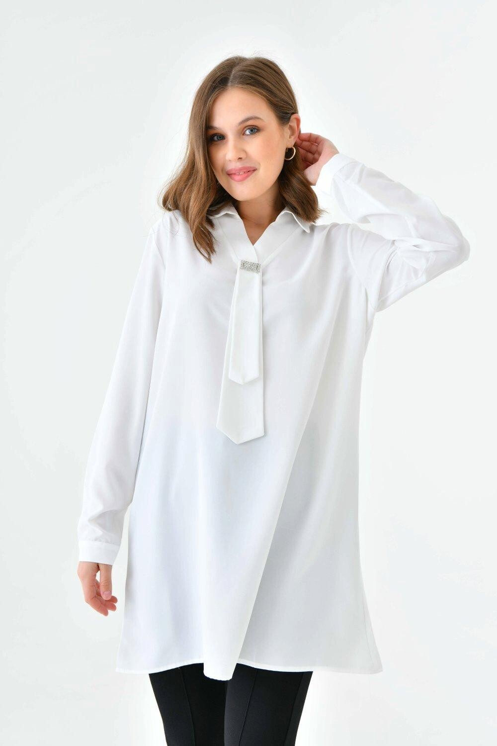 Топ-туника оверсайз с длинными рукавами, рубашечным воротником и брошью HOXTON GAL, белый
Топ-туника оверсайз с длинными рукавами, рубашечным воротником и брошью HOXTON GAL, белый