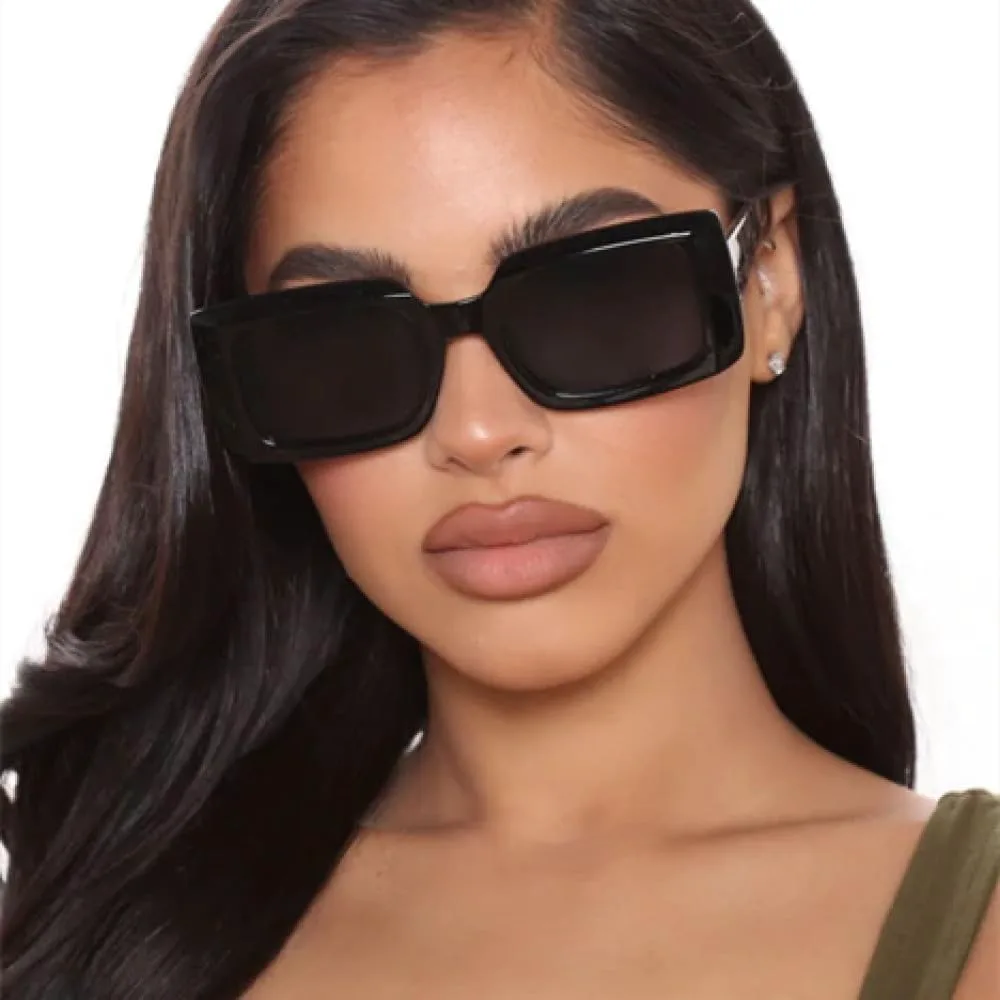 Винтажные черные солнцезащитные очки 2027 года для мужчин и женщин, с принтом, маленькие солнцезащитные очки, элегантные модные очки для женщин MTZJH, C6 Blue Blue
Винтажные черные солнцезащитные очки 2027 года для мужчин и женщин, с принтом, маленькие солнцезащитные очки, элегантные модные очки для женщин MTZJH, C6 Blue Blue