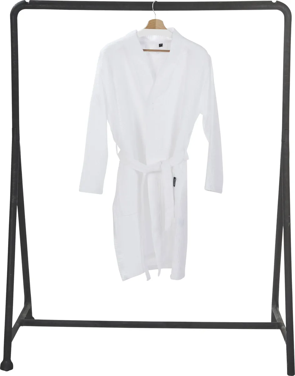 Done. женский халат "MySense", структура вафельного пике, с шалевым воротником и накладными карманами, белый
Done. женский халат "MySense", структура вафельного пике, с шалевым воротником и накладными карманами, белый