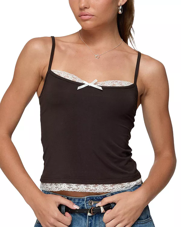 Топ Adriel с контрастным кружевом Edikted, коричневый
Топ Adriel с контрастным кружевом Edikted, коричневый