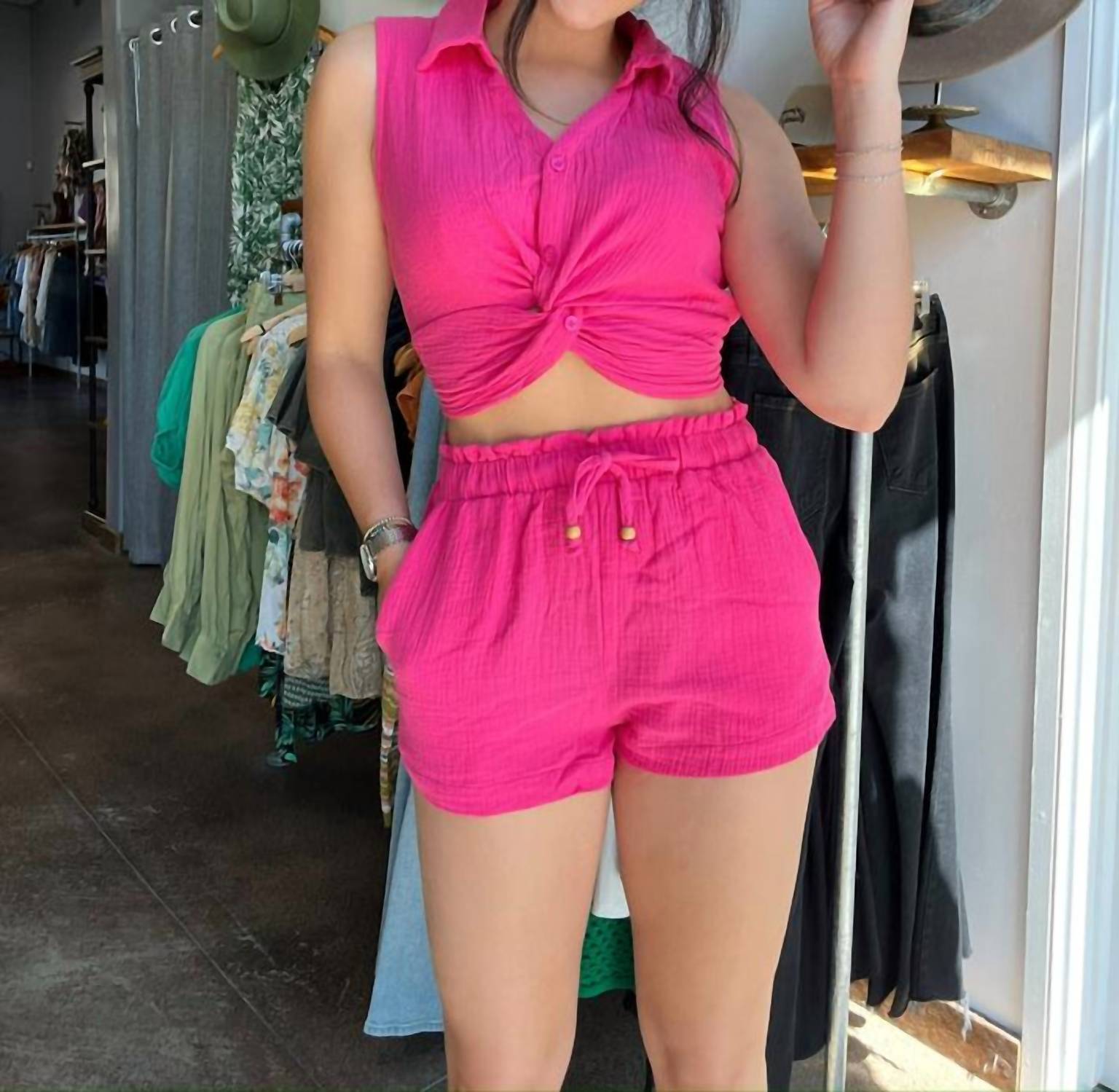 Шорты с эластичной талией розового цвета day + moon
Шорты с эластичной талией розового цвета day + moon