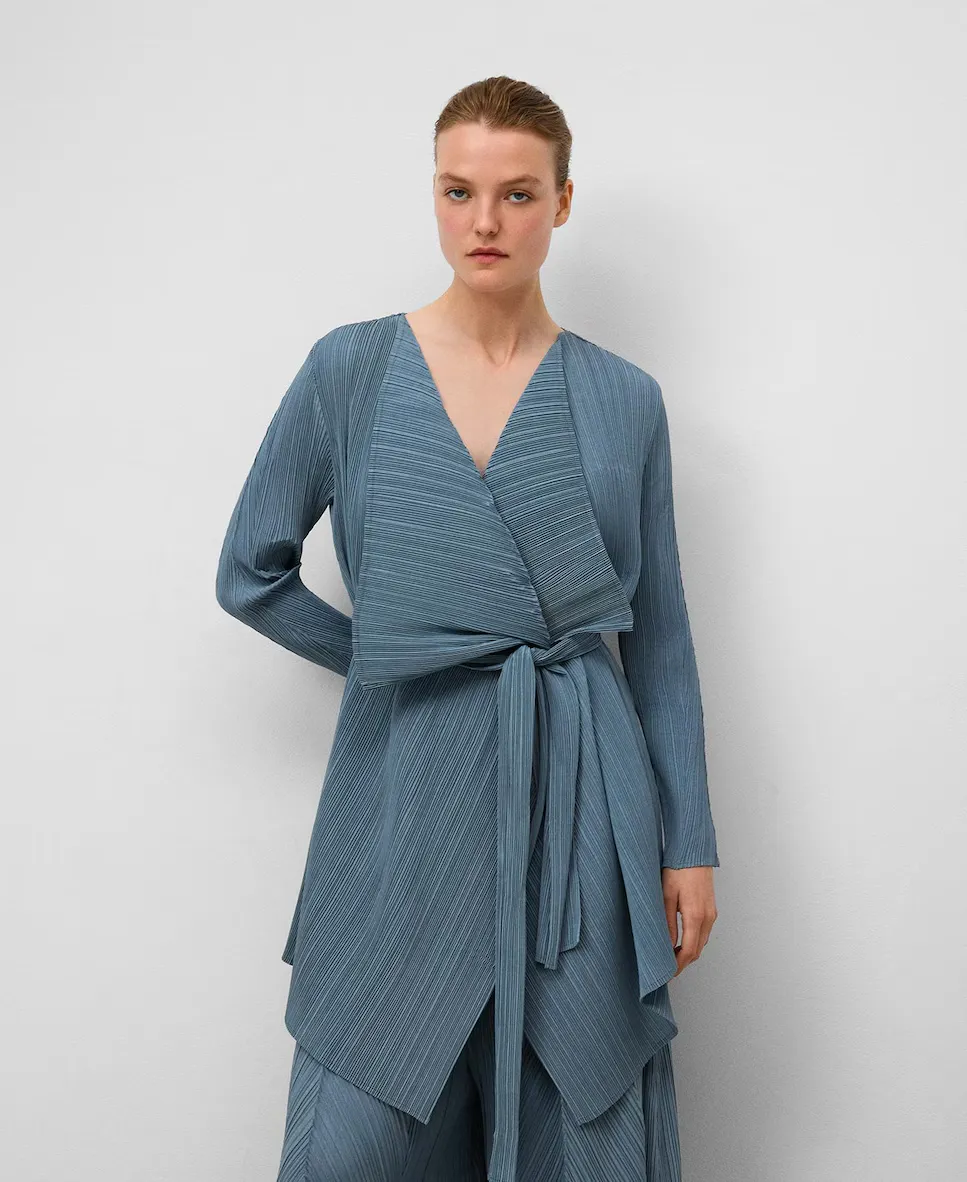 Женская куртка-кринкл с запахом Adolfo Dominguez, серый/синий
Женская куртка-кринкл с запахом Adolfo Dominguez, серый/синий