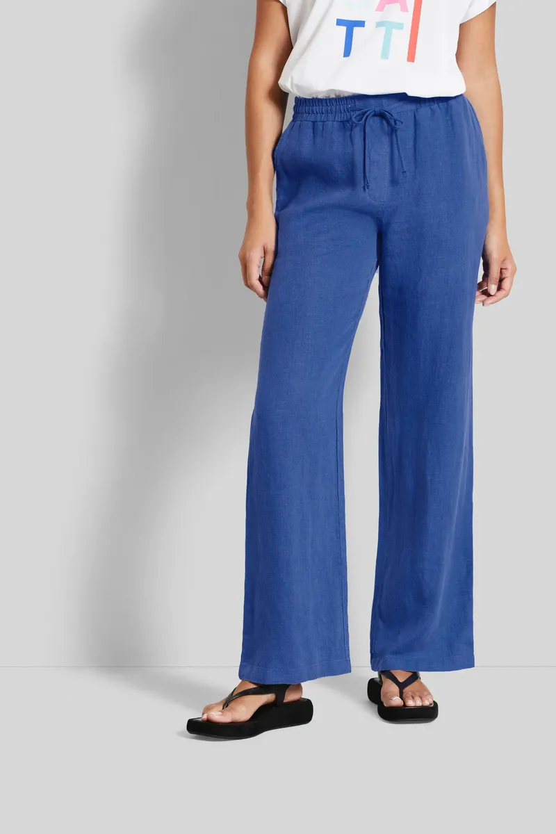 Брюки bugatti с 5 карманами и резинкой, цвет Pflaume
Брюки bugatti с 5 карманами и резинкой, цвет Pflaume