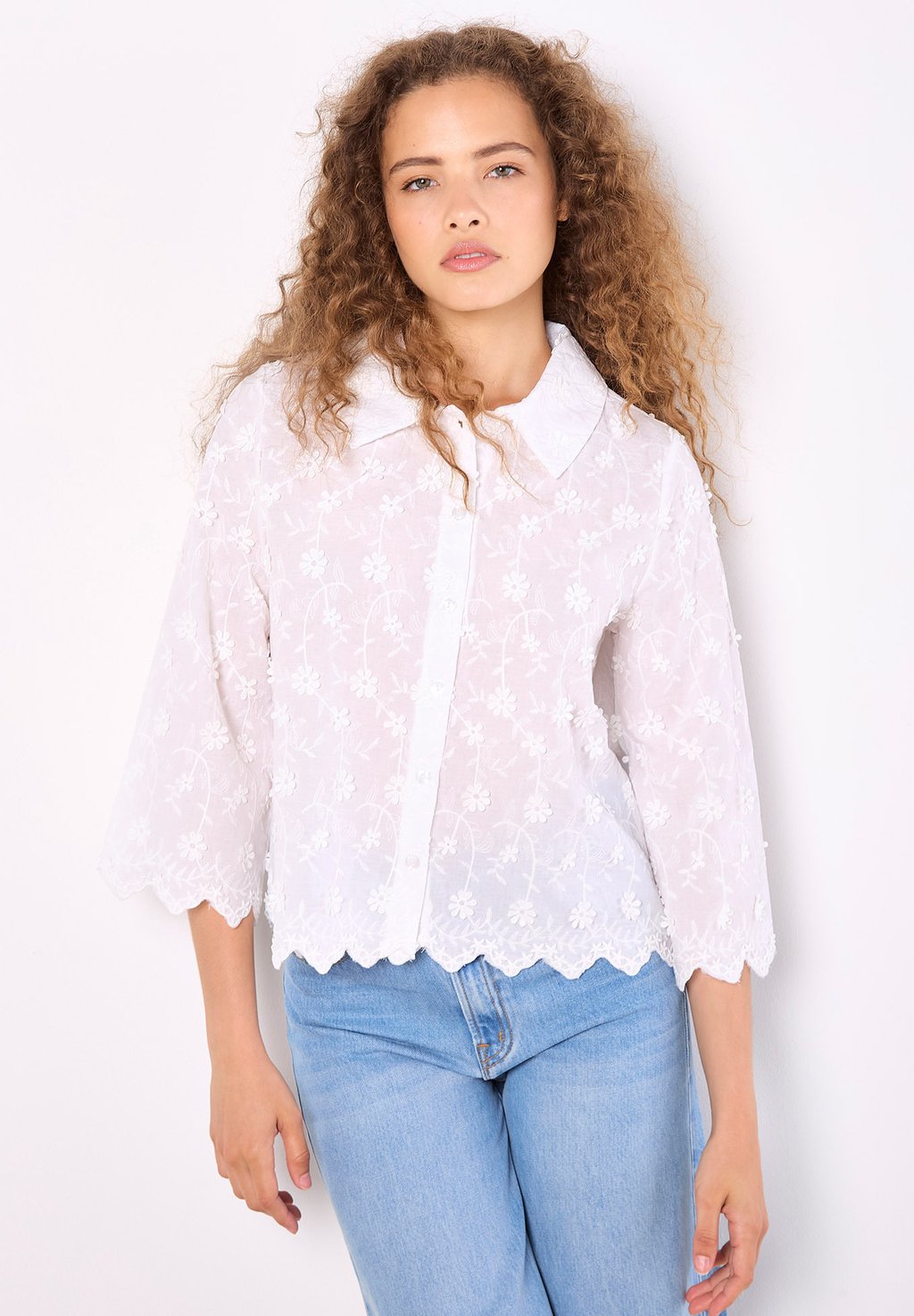 Блузка на пуговицах APPLIQUE FLOWERS CROPPED Apricot, белый
Блузка на пуговицах APPLIQUE FLOWERS CROPPED Apricot, белый