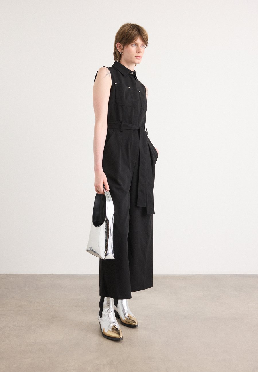 Комбинезон DKNY SLEEVELESS POCKET, Black
Комбинезон DKNY SLEEVELESS POCKET, Black