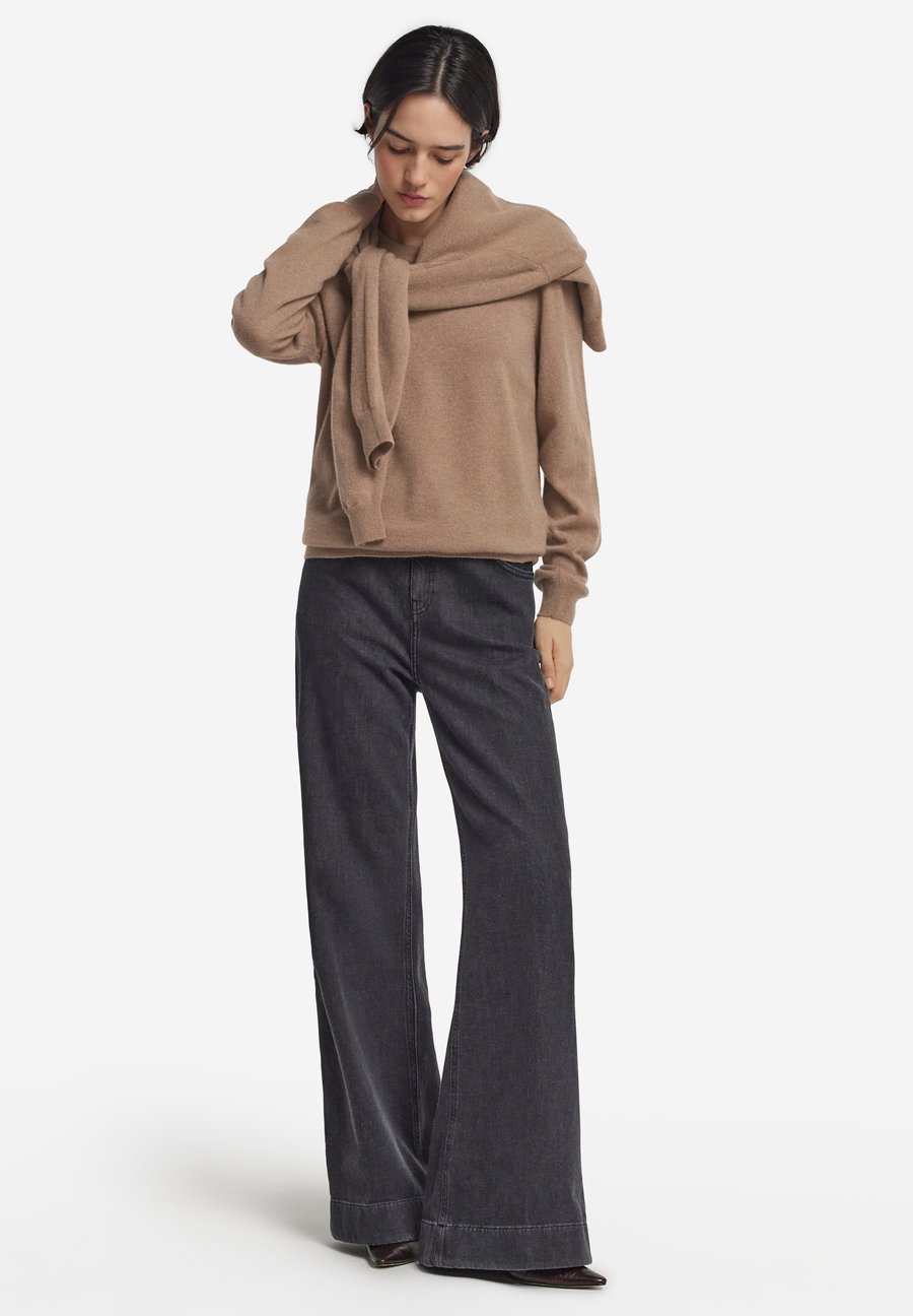 Джемпер Falconeri ROUND NECK, Natürlich Wheat Blend/Beige
Джемпер Falconeri ROUND NECK, Natürlich Wheat Blend/Beige